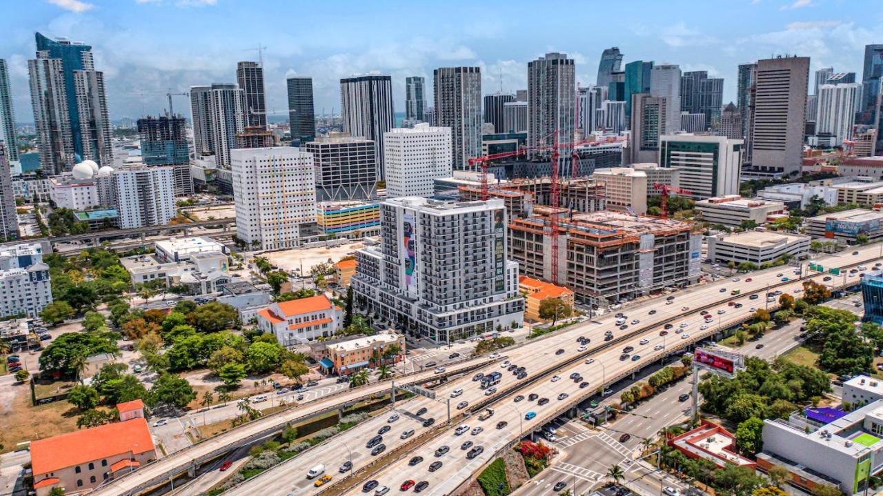 Modern Unit In Downtown With Free Parking Appartamento *