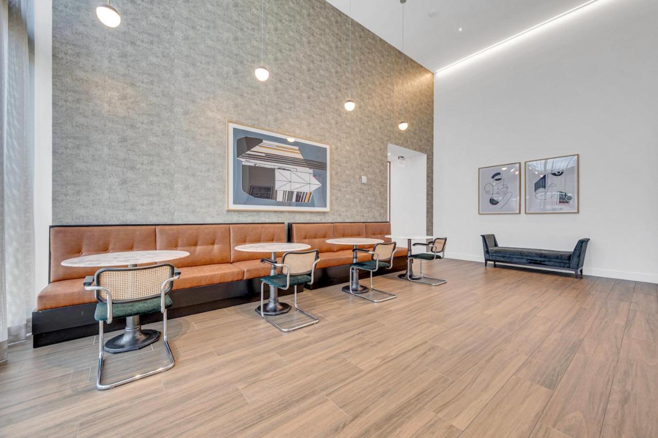 Appartamento Modern Unit In Downtown With Free Parking