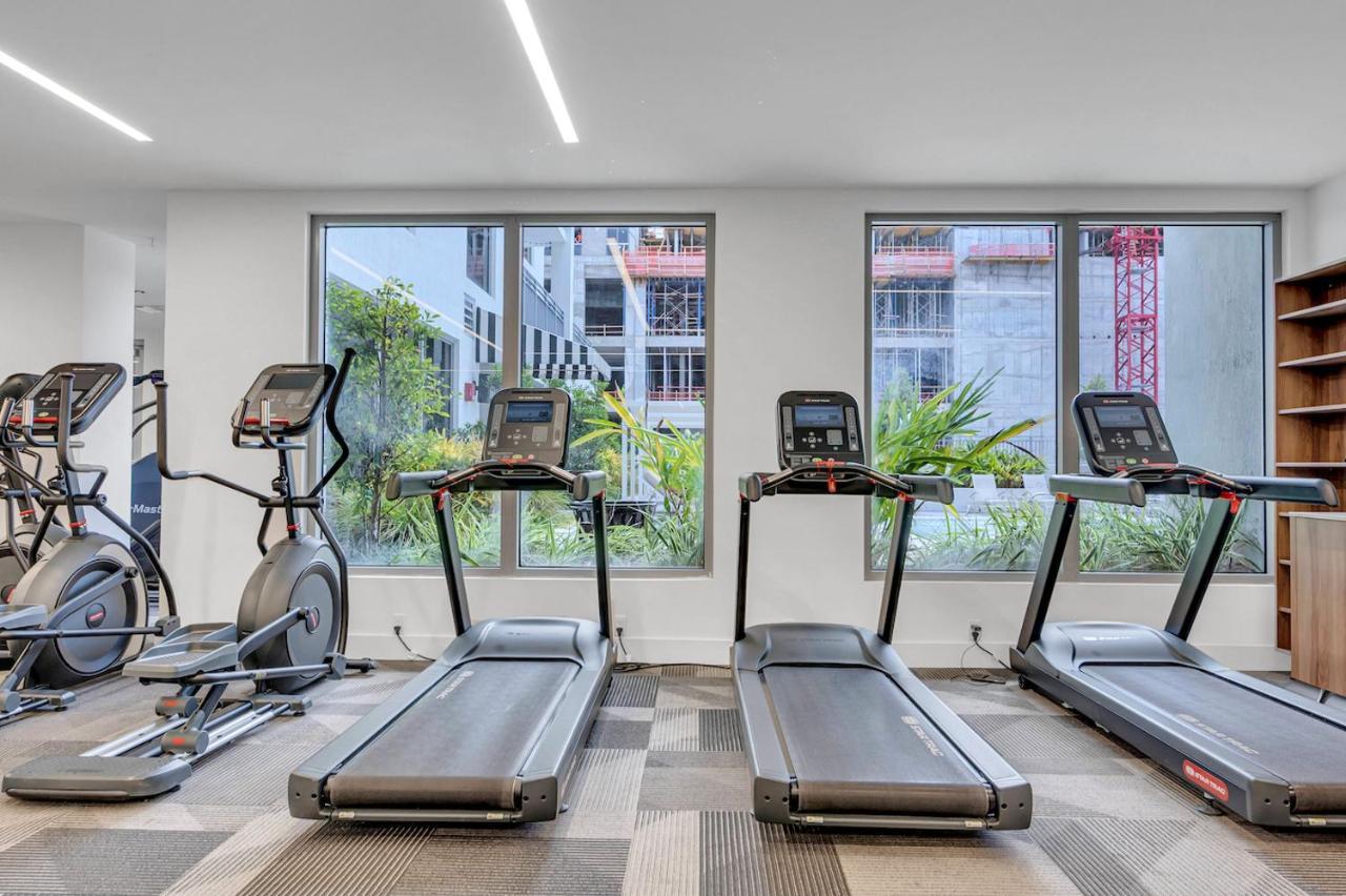 Modern Unit In Downtown With Free Parking Appartamento *